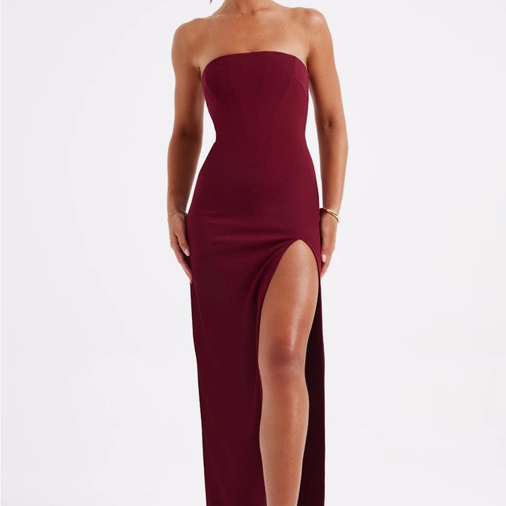 Marcia Maxi - Elegant Strapless Burgundy Dress